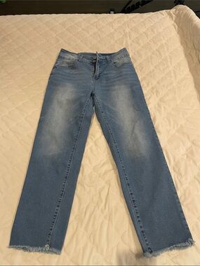 Light Blue women’s Straight-Leg cropped jeans